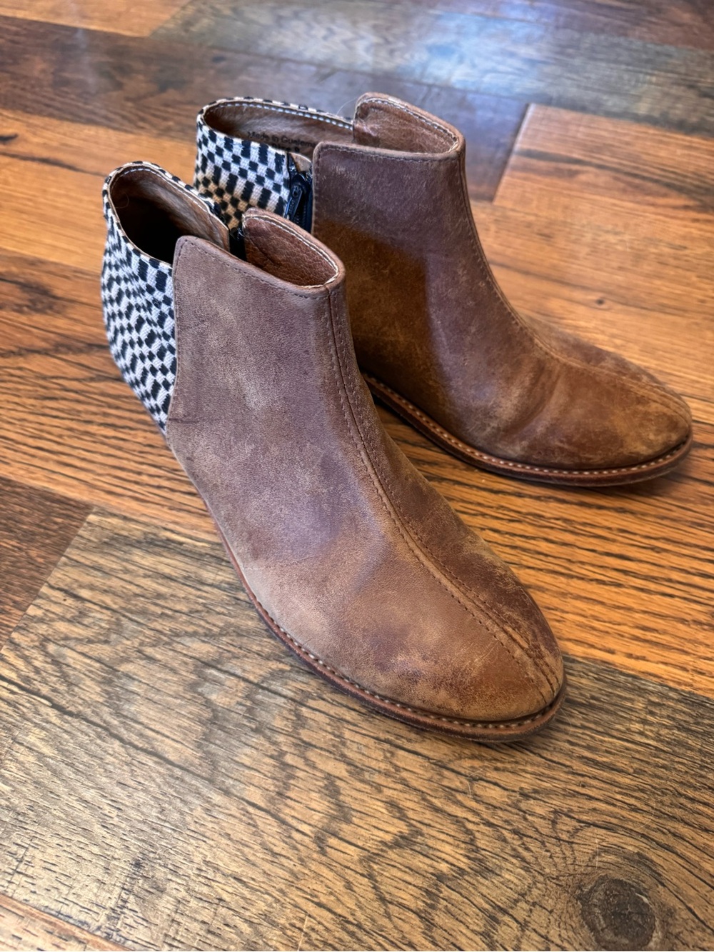 Espes TRC Women's Brown Leather Ankle Booties with Patterned Heel Panel